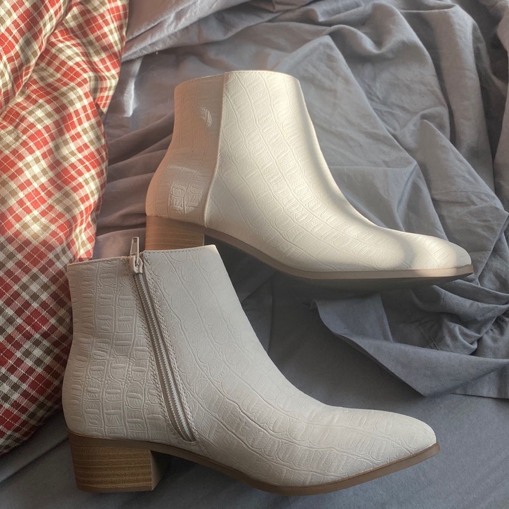 White printed boots